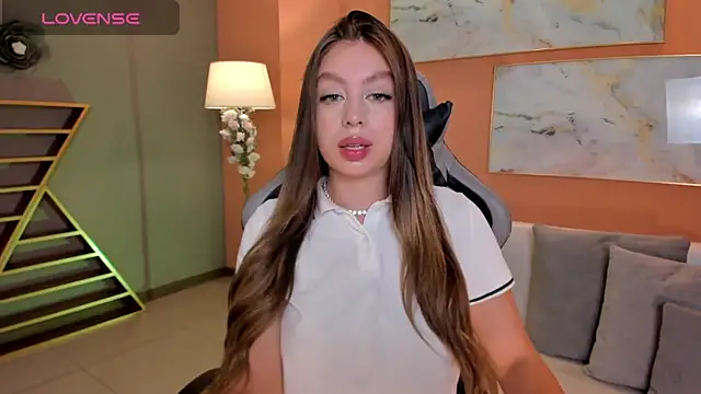 EllaClark online show from February 5, 6:37 pm