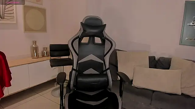 EllaClark online show from October 14, 5:36 pm