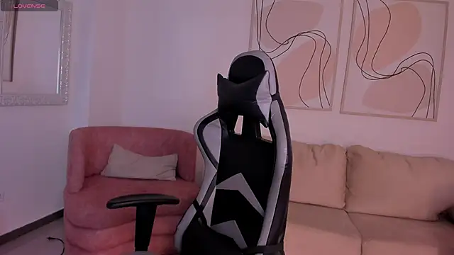 EllaClark online show from October 20, 3:56 pm