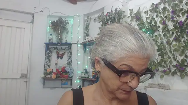 FunnyGrandma online show from December 24, 1:49 am