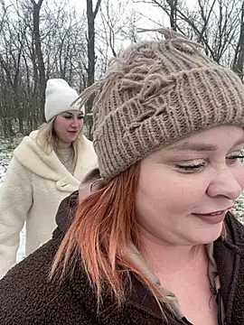 Snapshot of Model9798 chatting on February 11, 8:52 am Model9798 online show from February 11, 8:52 am