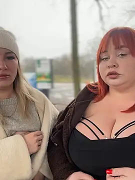 Snapshot of Model9798 chatting on February 12, 11:05 am Model9798 online show from February 12, 11:05 am