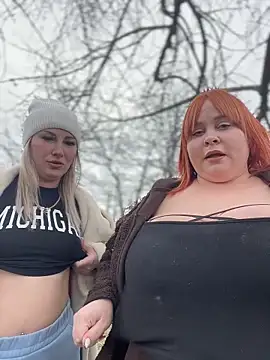 Snapshot of Model9798 chatting on February 27, 10:37 am Model9798 online show from February 27, 10:37 am