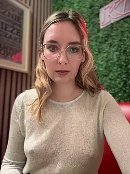 Snapshot of The_Snowwhitee chatting on December 7, 7:43 pm The Snowwhitee online show from December 7, 7:43 pm