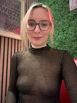 Snapshot of The_Snowwhitee chatting on January 5, 6:24 pm The Snowwhitee online show from January 5, 6:24 pm