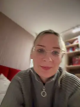 Snapshot of The_Snowwhitee chatting on January 11, 4:03 pm The Snowwhitee online show from January 11, 4:03 pm