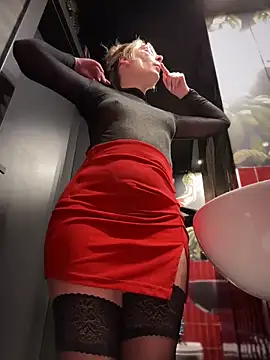 Snapshot of The_Snowwhitee chatting on February 19, 7:16 pm The Snowwhitee online show from February 19, 7:16 pm