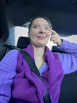 Snapshot of The_Snowwhitee chatting on March 16, 9:16 am The Snowwhitee online show from March 16, 9:16 am