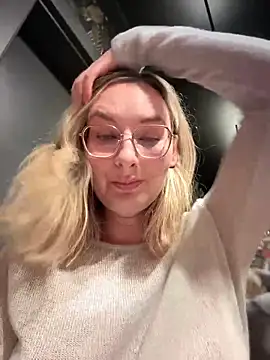 Snapshot of The_Snowwhitee chatting on March 19, 7:06 pm The Snowwhitee online show from March 19, 7:06 pm