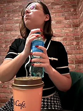 Snapshot of The_Snowwhitee chatting on October 11, 7:12 pm The Snowwhitee online show from October 11, 7:12 pm