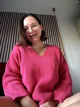 Snapshot of The_Snowwhitee chatting on October 25, 2:02 pm The Snowwhitee online show from October 25, 2:02 pm