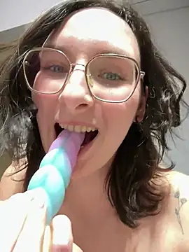 The Snowwhitee online show from February 28, 7:04 pm