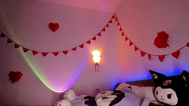 Snapshot of LizaLoveness chatting on February 21, 4:18 am LizaLoveness online show from February 21, 4:18 am