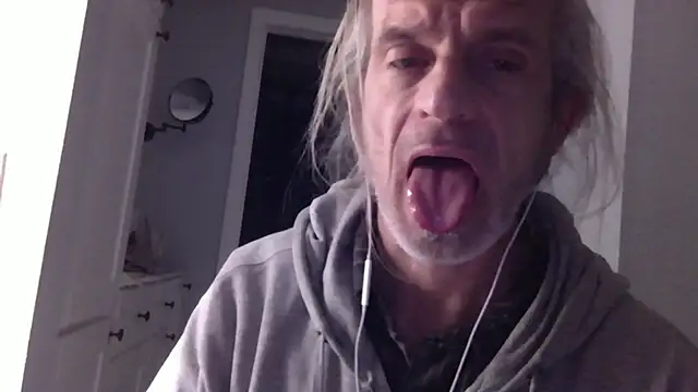 Snapshot of readyforfunxxx chatting on December 21, 2:37 pm readyforfunxxx online show from December 21, 2:37 pm