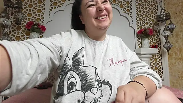 Snapshot of AleshaArabian chatting on February 20, 5:15 am AleshaArabian online show from February 20, 5:15 am