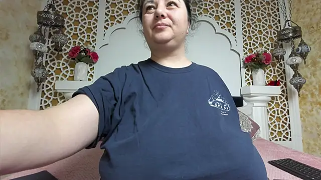 Snapshot of AleshaArabian chatting on February 23, 5:05 am AleshaArabian online show from February 23, 5:05 am
