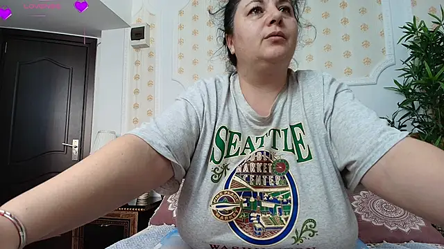 Snapshot of AleshaArabian chatting on March 13, 11:06 am AleshaArabian online show from March 13, 11:06 am