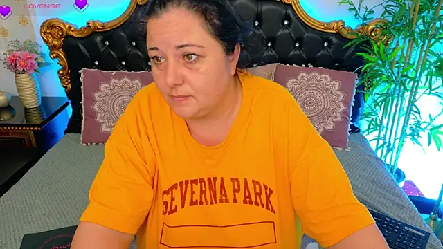Snapshot of AleshaArabian chatting on April 3, 4:21 am AleshaArabian online show from April 3, 4:21 am