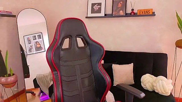 EmmyEvans1 online show from February 26, 7:24 pm