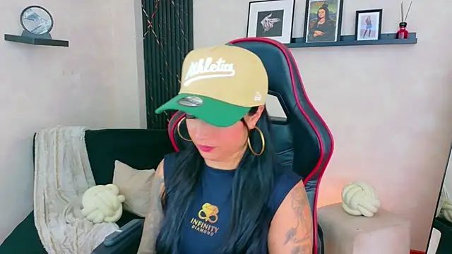 EmmyEvans1 online show from May 26, 7:43 pm