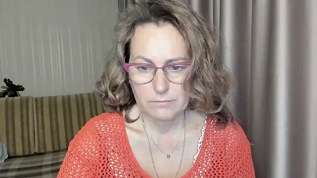 lauraoven online show from December 3, 8:27 am