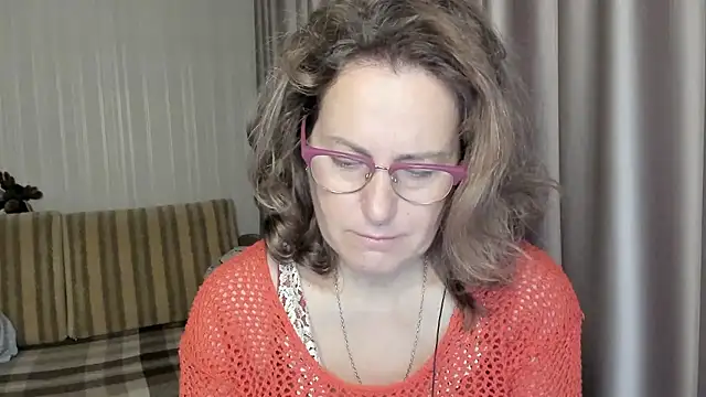 lauraoven online show from December 4, 7:28 am