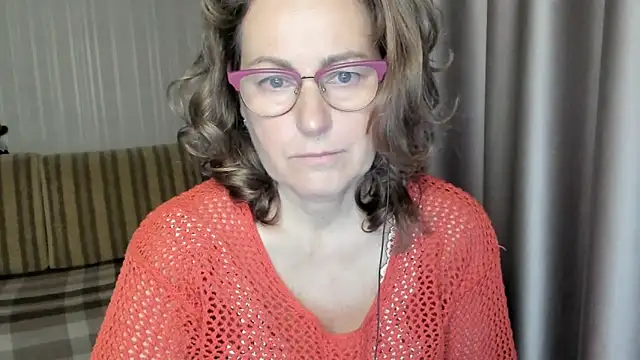 lauraoven online show from December 5, 6:43 am