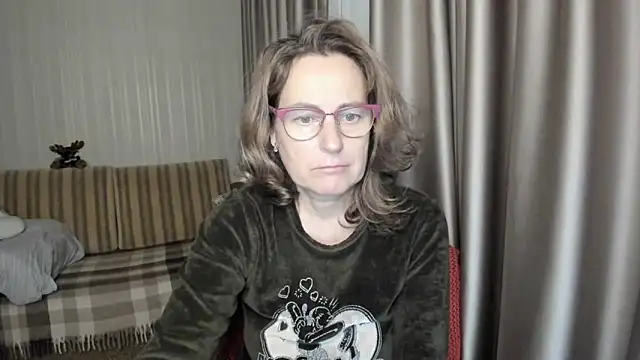 lauraoven online show from December 5, 5:39 pm