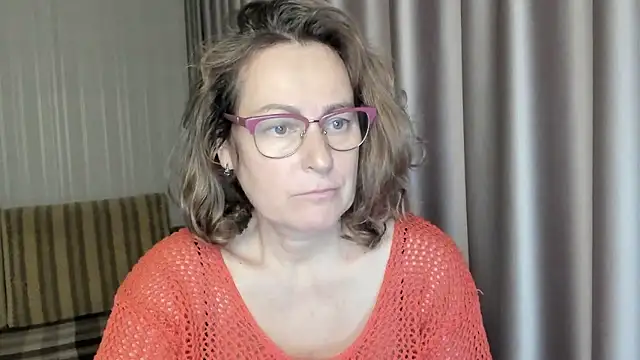 lauraoven online show from December 9, 12:30 pm