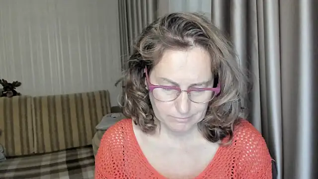 lauraoven online show from December 9, 3:33 pm