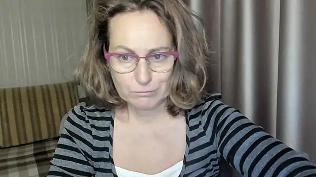 lauraoven online show from December 12, 12:44 pm
