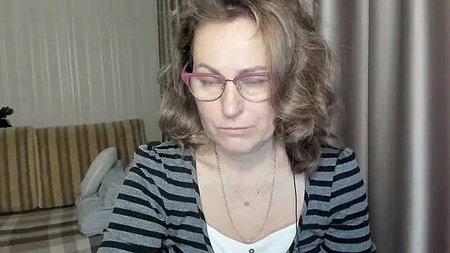 lauraoven online show from December 17, 7:29 am