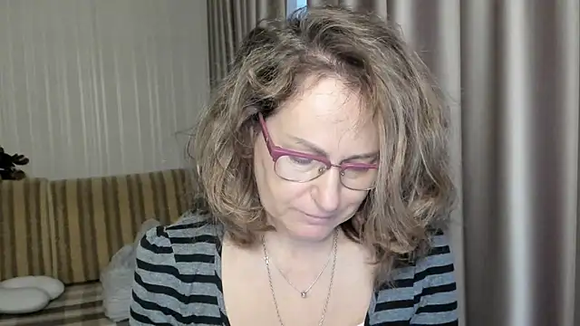 lauraoven online show from December 17, 12:33 pm