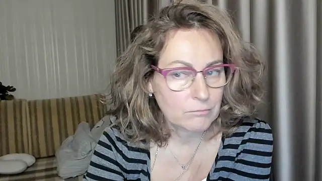 lauraoven online show from December 17, 6:31 pm