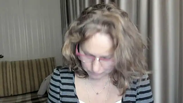 lauraoven online show from December 22, 3:33 pm