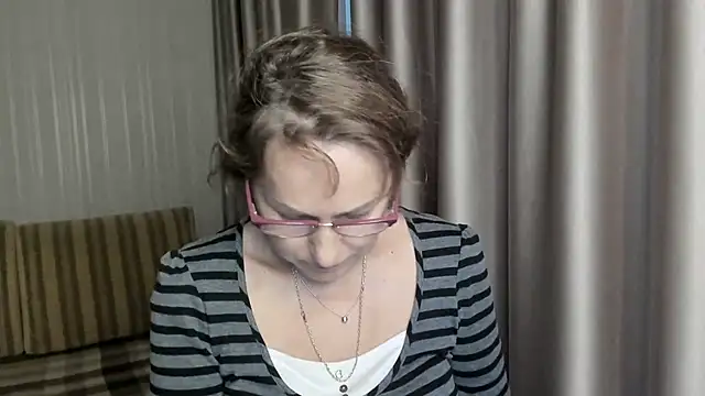 lauraoven online show from December 23, 11:25 am