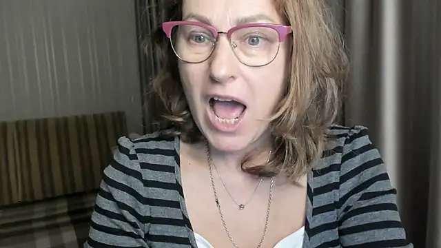 lauraoven online show from December 24, 4:08 pm