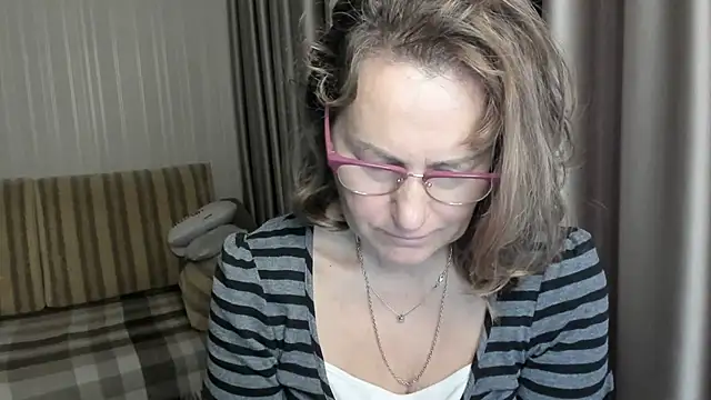 lauraoven online show from December 26, 7:03 am