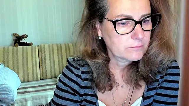 Snapshot of lauraoven chatting on September 30, 7:02 am lauraoven online show from September 30, 7:02 am