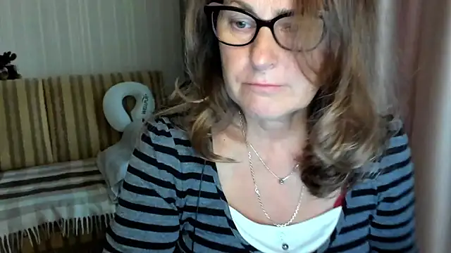 Snapshot of lauraoven chatting on October 1, 2:23 pm lauraoven online show from October 1, 2:23 pm