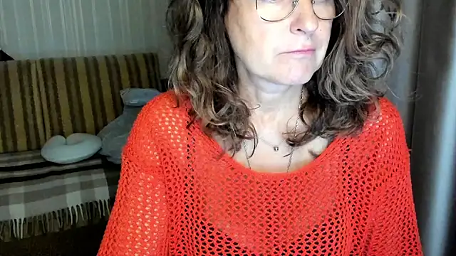 Snapshot of lauraoven chatting on October 5, 2:37 pm lauraoven online show from October 5, 2:37 pm