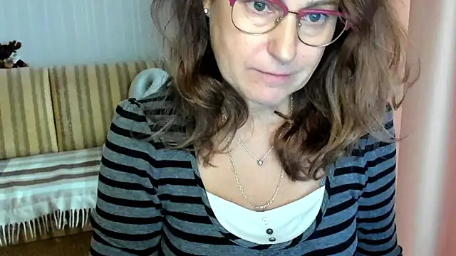 Snapshot of lauraoven chatting on October 23, 8:57 am lauraoven online show from October 23, 8:57 am