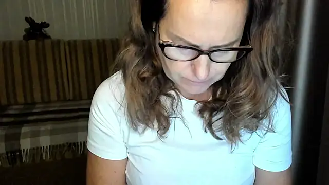 Snapshot of lauraoven chatting on October 28, 2:09 pm lauraoven online show from October 28, 2:09 pm