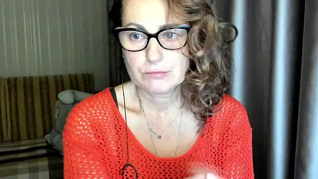 Snapshot of lauraoven chatting on November 10, 5:12 pm lauraoven online show from November 10, 5:12 pm