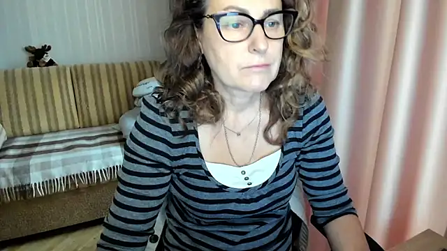 Snapshot of lauraoven chatting on November 22, 9:30 am lauraoven online show from November 22, 9:30 am