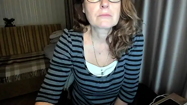 Snapshot of lauraoven chatting on November 23, 4:29 pm lauraoven online show from November 23, 4:29 pm