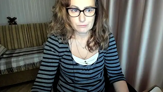 Snapshot of lauraoven chatting on December 1, 8:41 am lauraoven online show from December 1, 8:41 am