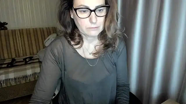 lauraoven online show from December 20, 8:54 am