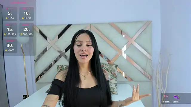 tati saldarriaga online show from November 18, 7:51 pm