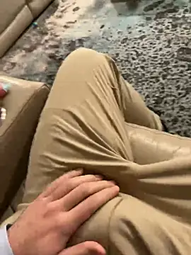 Snapshot of JohnnyBigShot chatting on January 4, 11:38 pm JohnnyBigShot online show from January 4, 11:38 pm